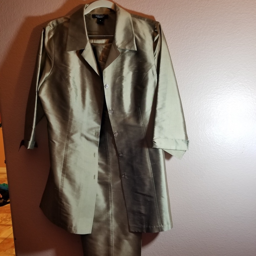 2 pic pant suit